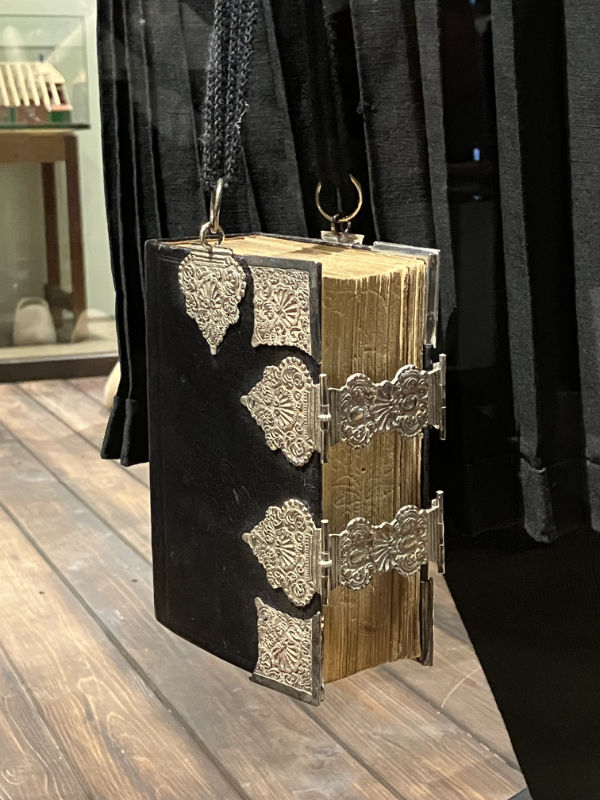 Zilveren beslag bijbel - Staphorst